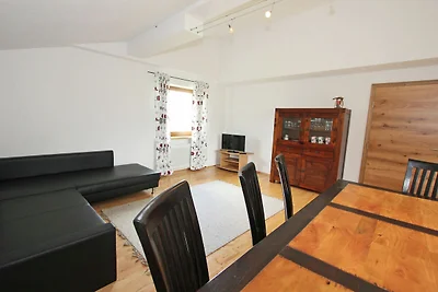 Schöne Wohnung auf einem Bauernhof im Grünen