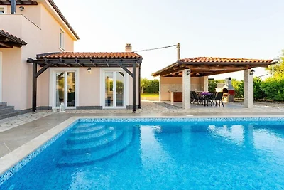 Villa in Sveti Lovreč mit Schwimmbecken