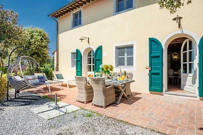 Casale a Lucca con vista sui vigneti