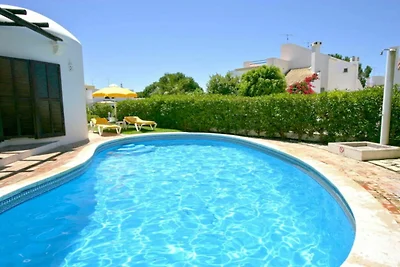 Modernes Ferienhaus in Quarteira mit...