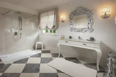 Villa a Vabriga con piscina