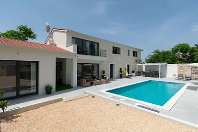 Villa in Kringa mit Schwimmbecken