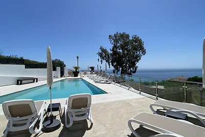 Appartement in Nerja met Uitzicht op Zee