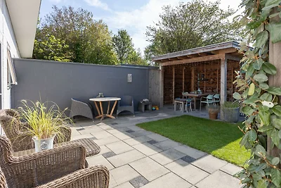 Ferienhaus am Strand mit Garten