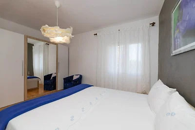 Apartments Martić - Four Bedroom Apartment wi...