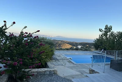 Villa in Agia Galini mit Pool und Bergblick