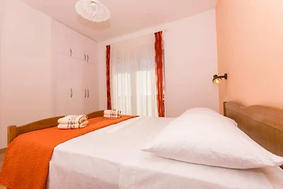 Apartments Mastelić - Three Bedroom Apartment...