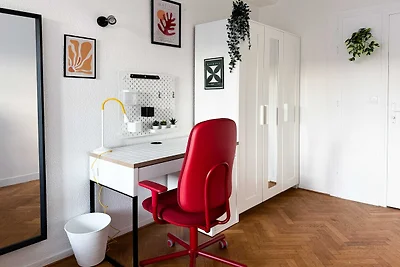 Camera accogliente in un accogliente appartam...