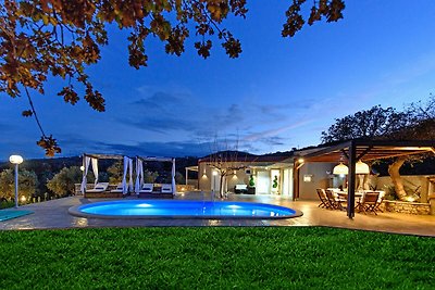Villa with Pool in Gerani