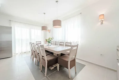 Komfortvilla mit Pool und Terrasse