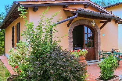 Spaziosa casa vacanze con piscina a Terranuov...