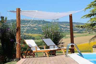 Spaziosa country house con piscina