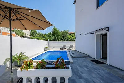 Üppige Wohnung mit privatem Pool