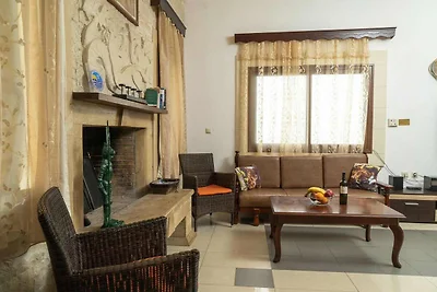 Modernes Ferienhaus in Stalos mit Balkon