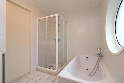 Komfortabler Bungalow für 4 Personen mit Steg