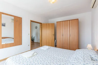 Charming Trogir Apartments with Balcony - Com...