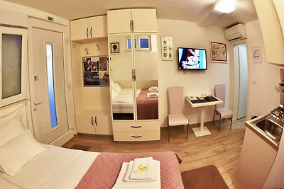 Nika Family Apartments - Basic Studio Apartme...