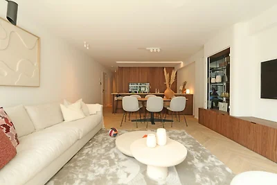 Schöne Wohnung mit seitlichem Meerblick