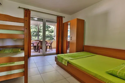 Comfort Studio Apartment with Mountain View a...