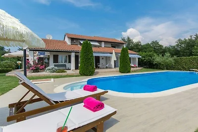 Villa in Nova Vas mit Schwimmbecken