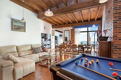 Villa in Cala Canyelles mit Meerblick & Pool
