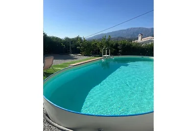 Bungalow en Sayalonga con barbacoa