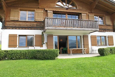 Vakantiehuis in Schönried met zwembad