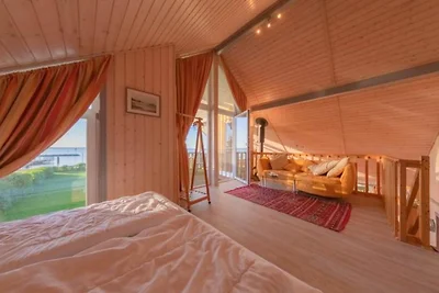 Ferienhaus mit Terrasse und Balkon