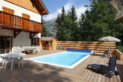 Modernes Chalet mit Schwimmbad und Sauna in...