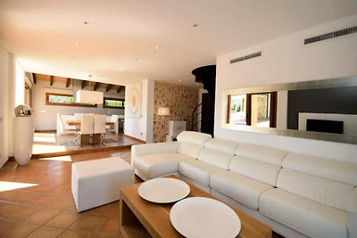 Villa in Muro met zwembad en jacuzzi