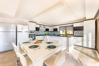 Villa in Kalkan mit Swimmingpool