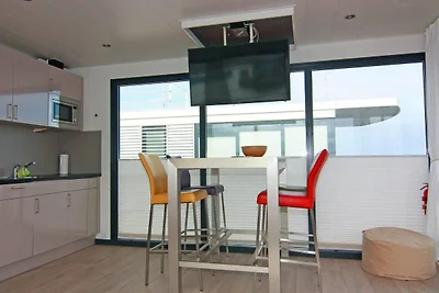 Haus in Ribnitz mit Terrasse für 3 Von...