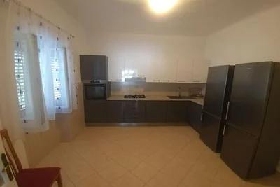 Four Bedroom Holiday Home With Terrace & Sea...
