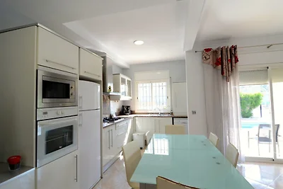 Villa a LEscala con piscina