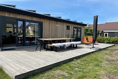 Schönes Chalet am Wasser in Friesland