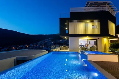 Villa in Kalkan mit Schwimmbecken