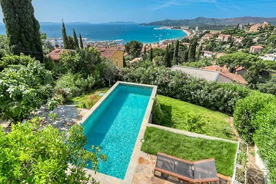 Villa in Le Lavandou mit Pool und Meerblick