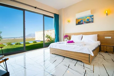 Villa in Kalkan mit Schwimmbecken