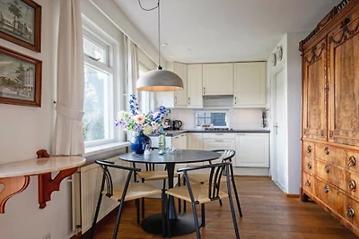 Vakantiehuis in Den Burg met zwembad