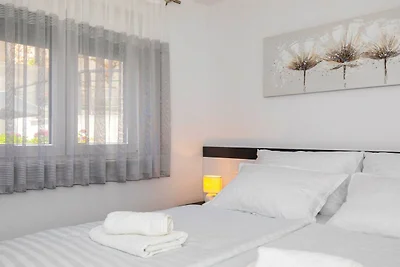 Modern Apartment with Terrace and Private Par...