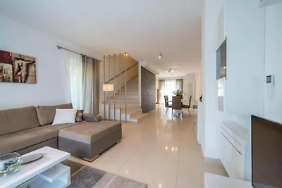 Villa Anita - Five Bedroom Villa with Swimmin...