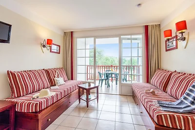 Picturesque Old Aquitaine Apartment for 5