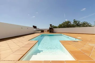 Villa mit Chill-out-Lounge und eigenem Pool i...