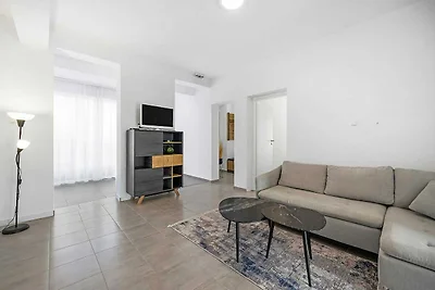 Wohnung mit Gemeinschaftsgarten in Banjol
