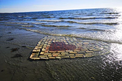 Felicita' in riva al mare -- By Traum...