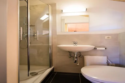 Einladendes Chalet mit Whirlpool im Freien