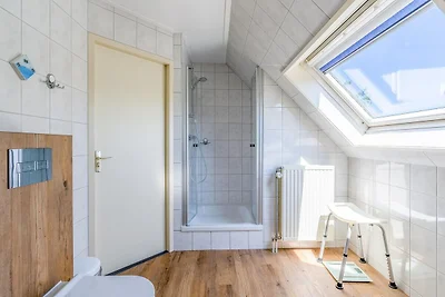 Charmante Villa mit großem Garten am Wasser