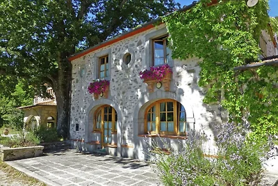 Magnifica villa a Pistoia con vasca idromassa...