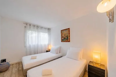 Charming Apartment with pool 2BR/4P -...