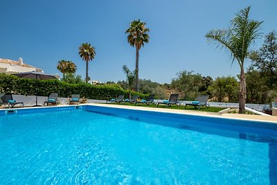 Villa ad Armação de Pêra con giardino